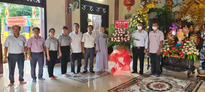 Lãnh đạo địa phương thăm, chúc mừng đại lễ phật đản năm 2022