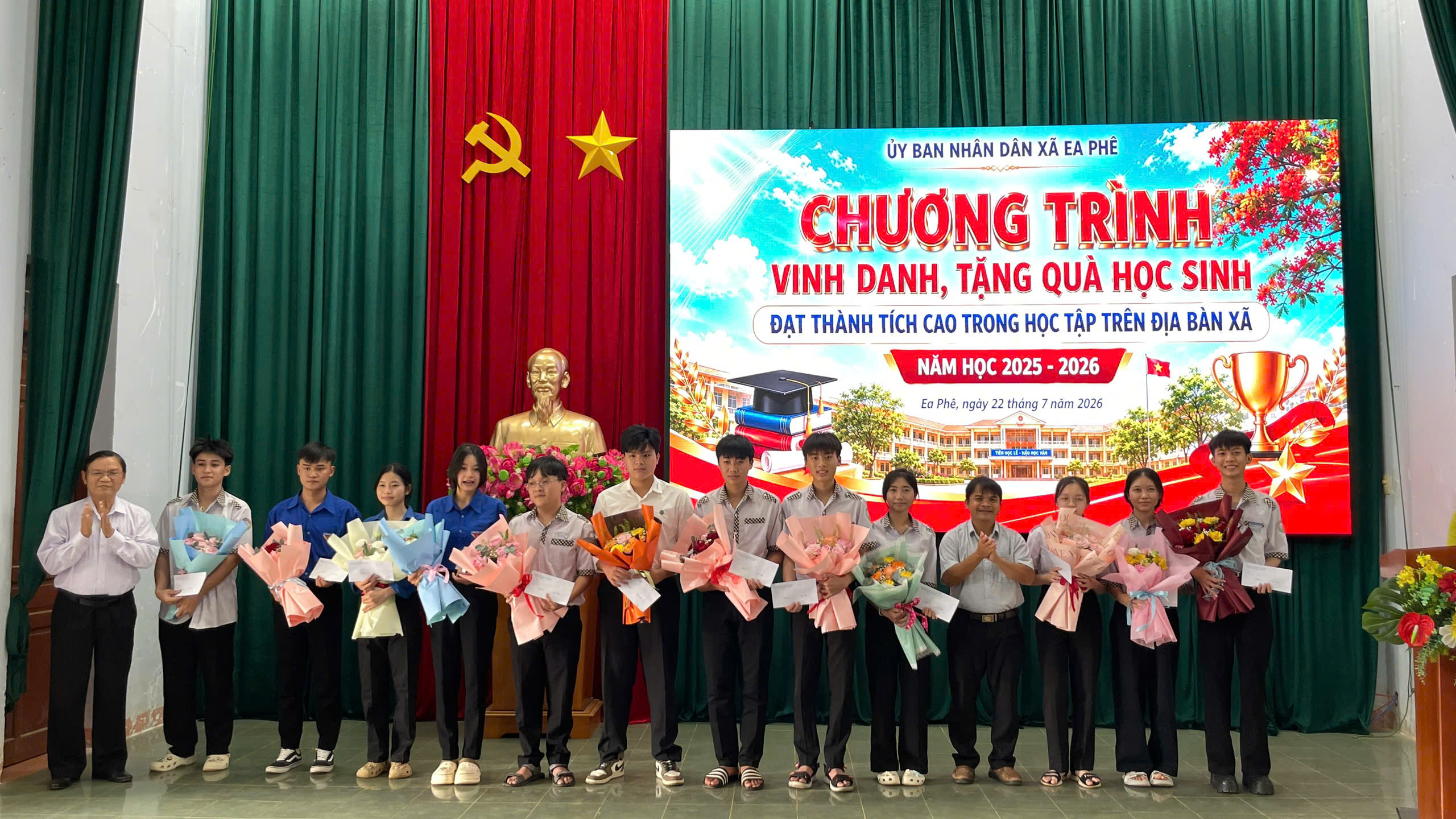 bieu-duong-hoc-sinh-7