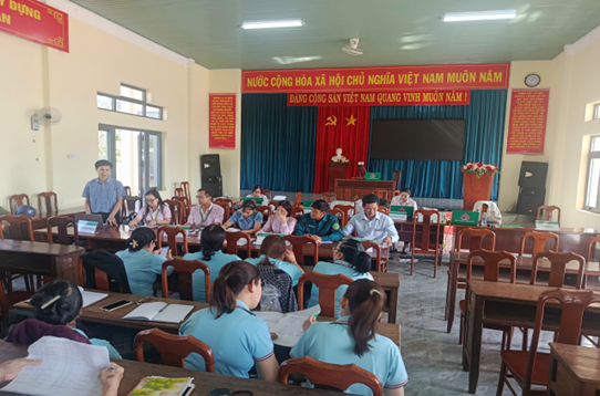 Ngân hàng Chính sách xã hội Krông Pắc giao dịch trực tiếp tại trụ sở UBND xã Ea Phê giúp người dân thuận lợi tiếp cận được chính sách vay vốn từ nguồn chính sách ưu đãi của Chính phủ