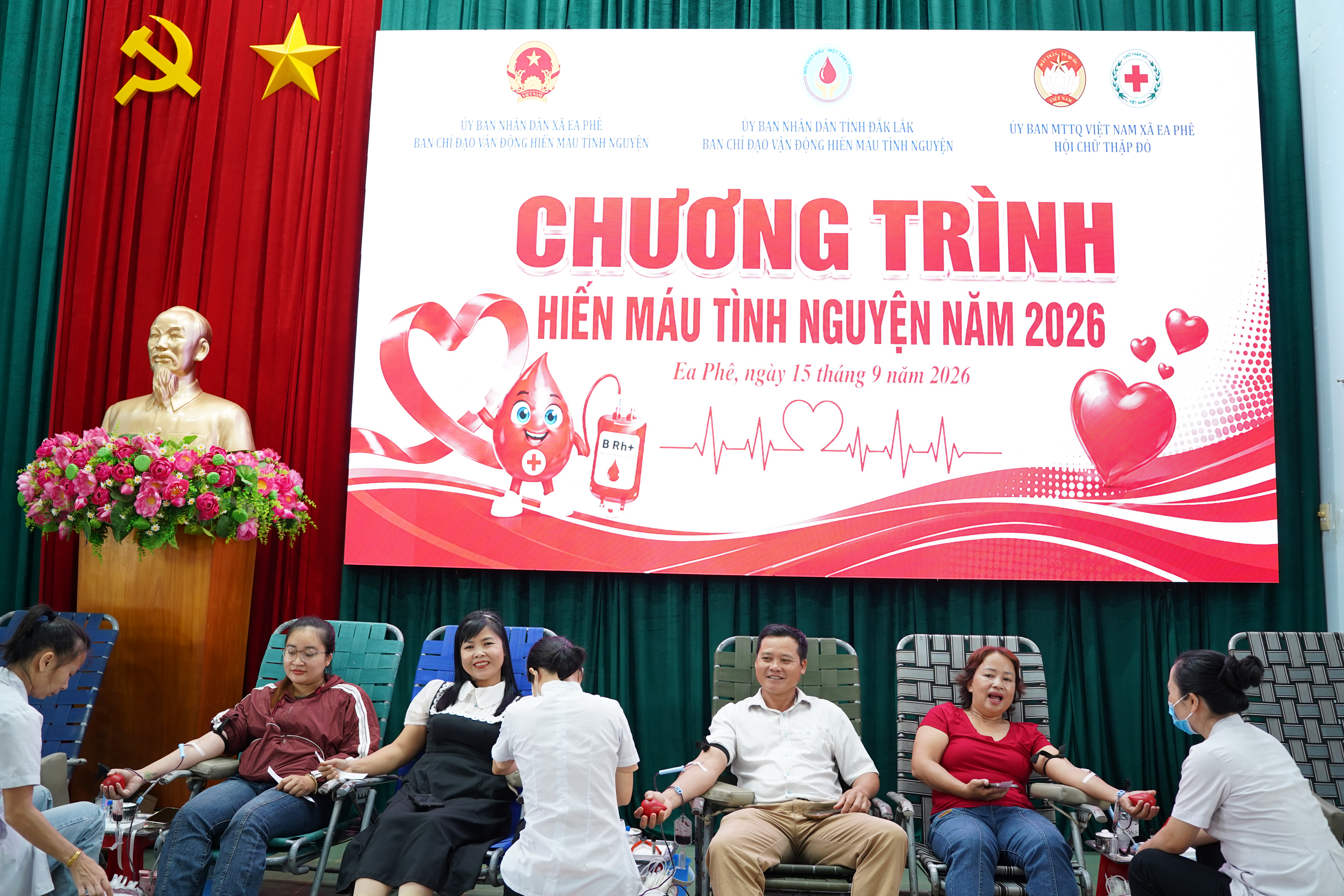 SÔI NỔI NGÀY HỘI HIẾN MÁU TÌNH NGUYỆN TẠI XÃ EA PHÊ: 378 ĐƠN VỊ MÁU – HÀNG TRĂM TẤM LÒNG TRAO GỬI YÊU THƯƠNG