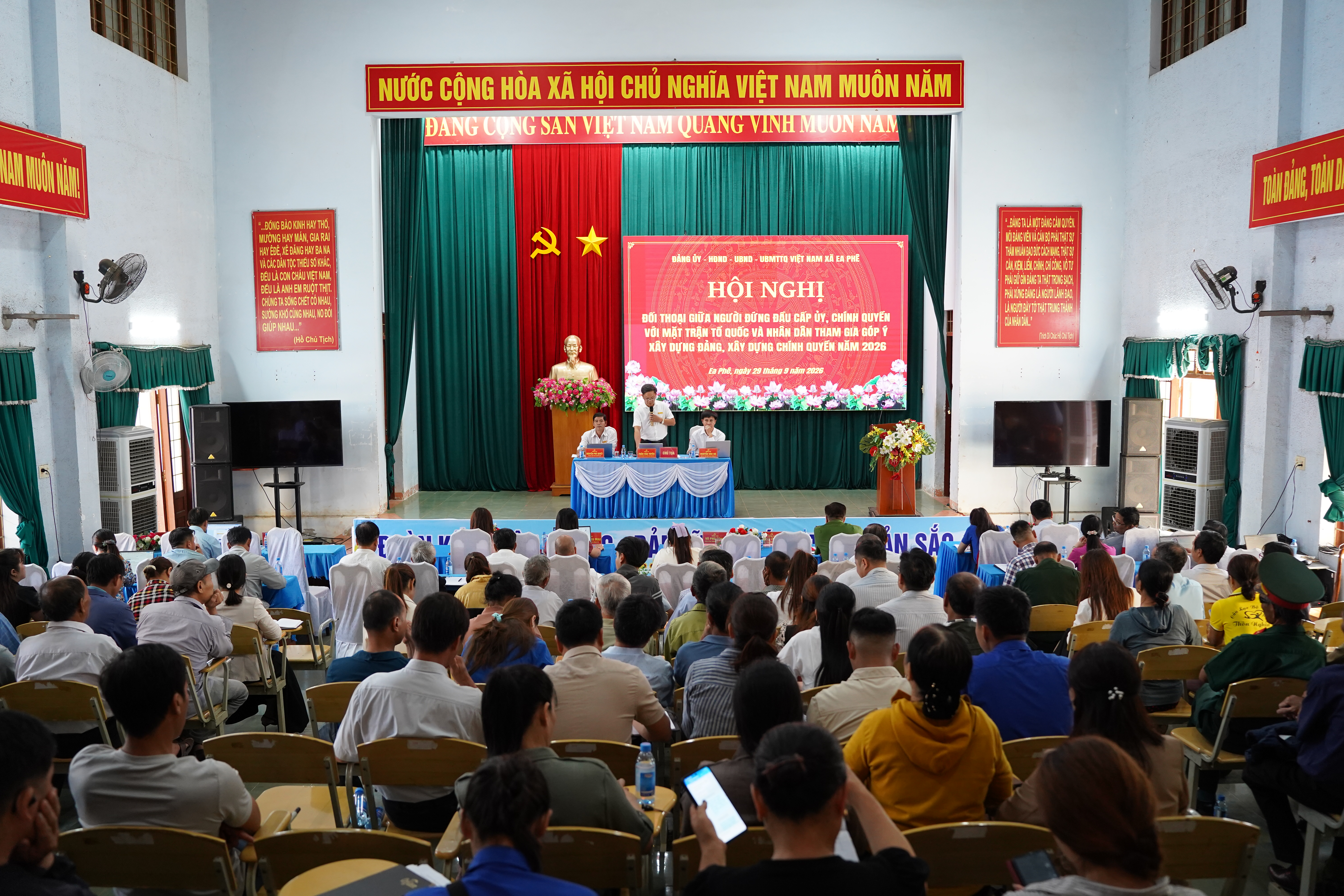 Hội nghị đối thoại giữa người đứng đầu cấp uỷ, chính quyền với Mặt trận Tổ quốc và Nhân dân