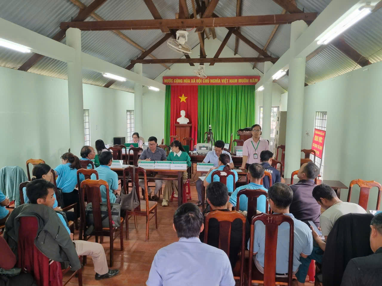 HỘI NÔNG DÂN XÃ EA PHÊ PHÁT HUY HIỆU QUẢ NGUỒN VỐN NGÂN HÀNG CHÍNH SÁCH XÃ HỘI TRONG PHONG TRÀO NÔNG DÂN SẢN XUẤT,                                     KINH DOANH GIỎI, ĐOÀN KẾT GIÚP NHAU LÀM GIÀU